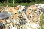 Свалка промышленного мусора возле дороги недалеко от мкр Изумрудные холмы!