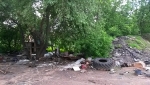 Огромная свалка промышленного, бытового и строительного мусора недалеко от станции Павшино в Красногорске.